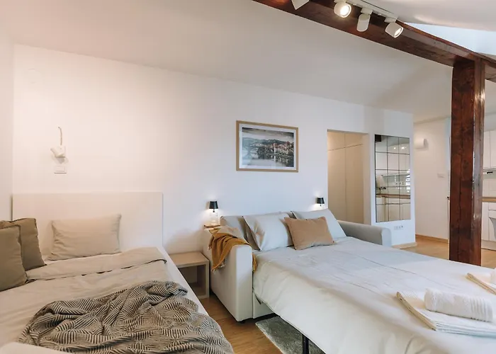 Apartma Michelle's Studio, Center