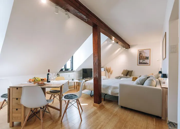 Apartma Michelle's Studio, Center