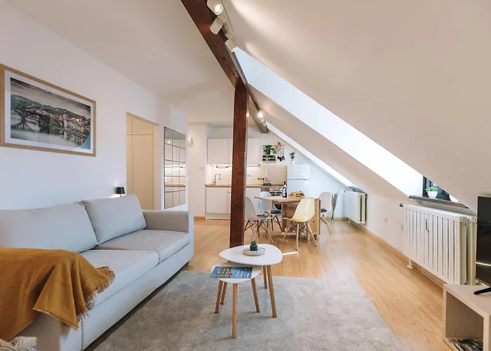 Apartma Michelle's Studio, Center